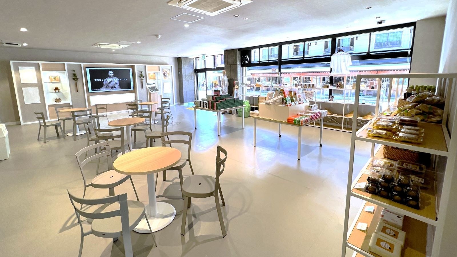 中央案内所_1階内観