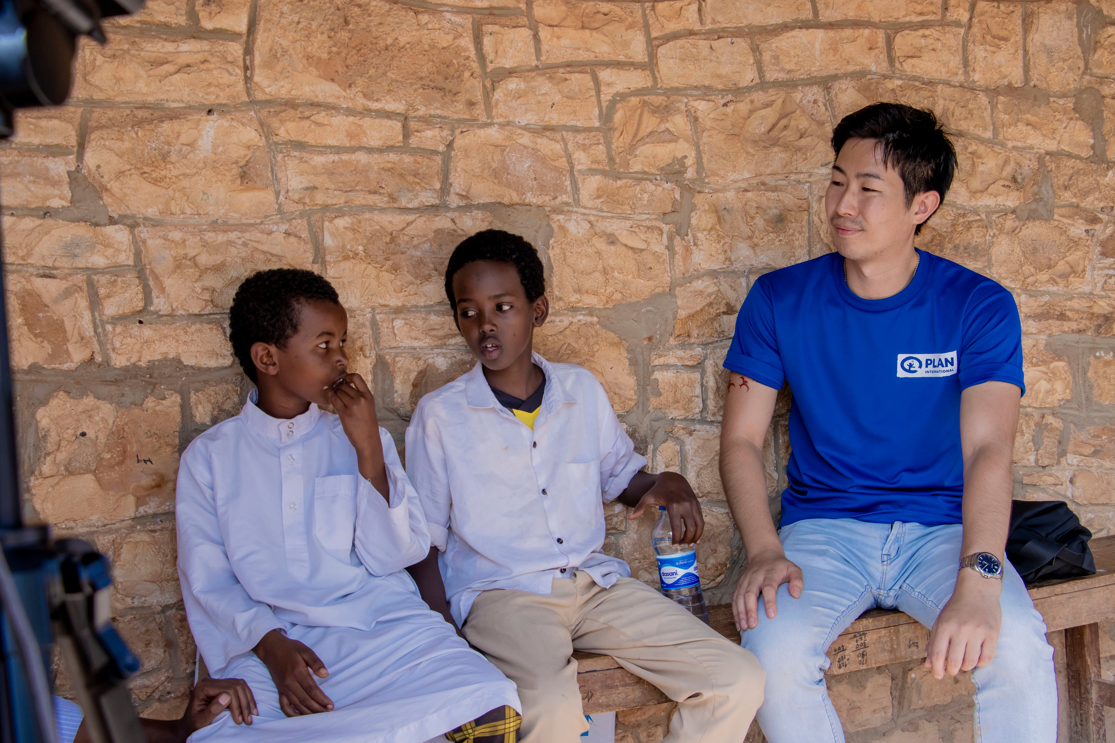 男の子も巻き込んだ啓発活動をすすめる山本職員