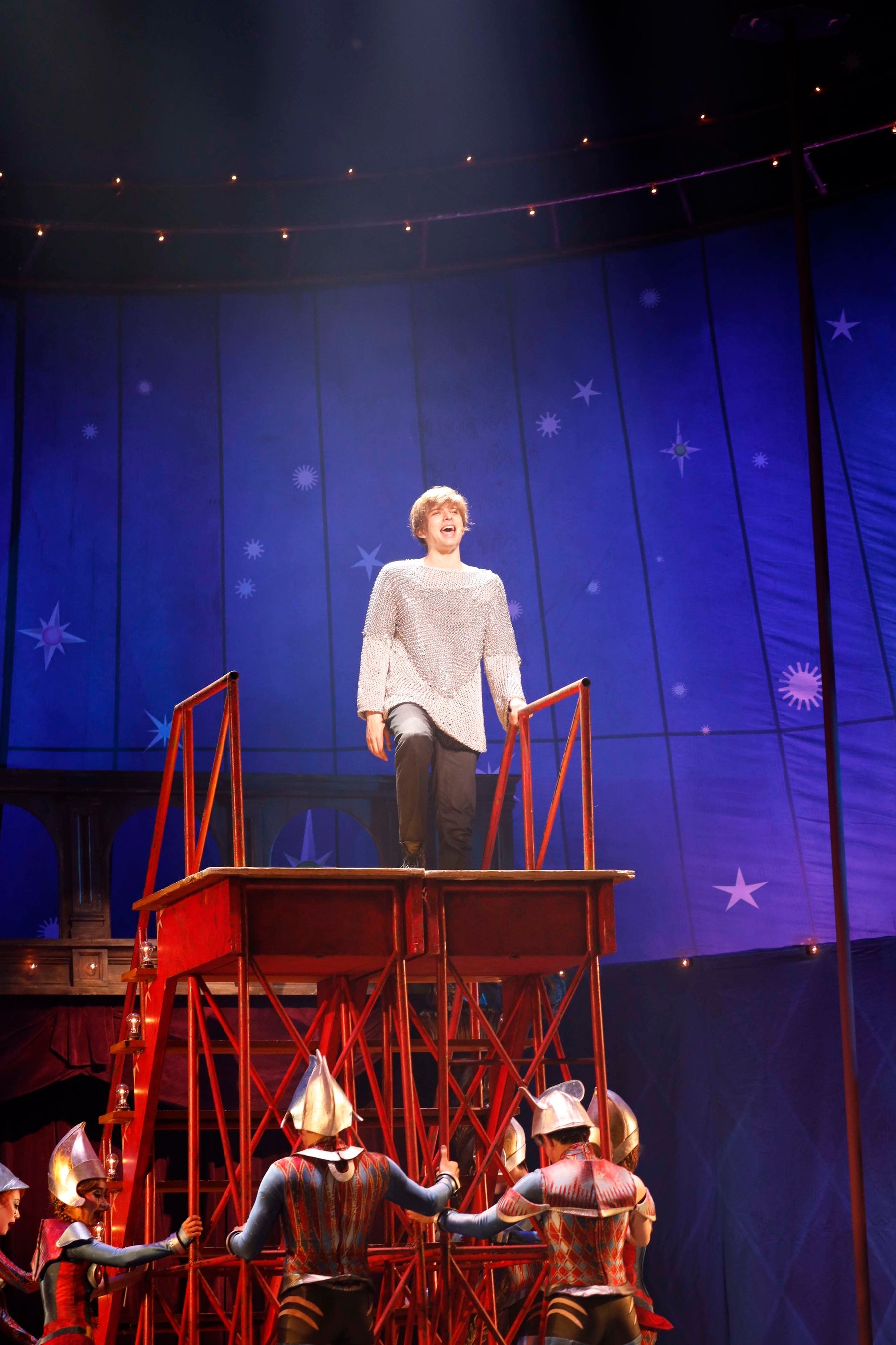 2019年『ピピン』舞台写真