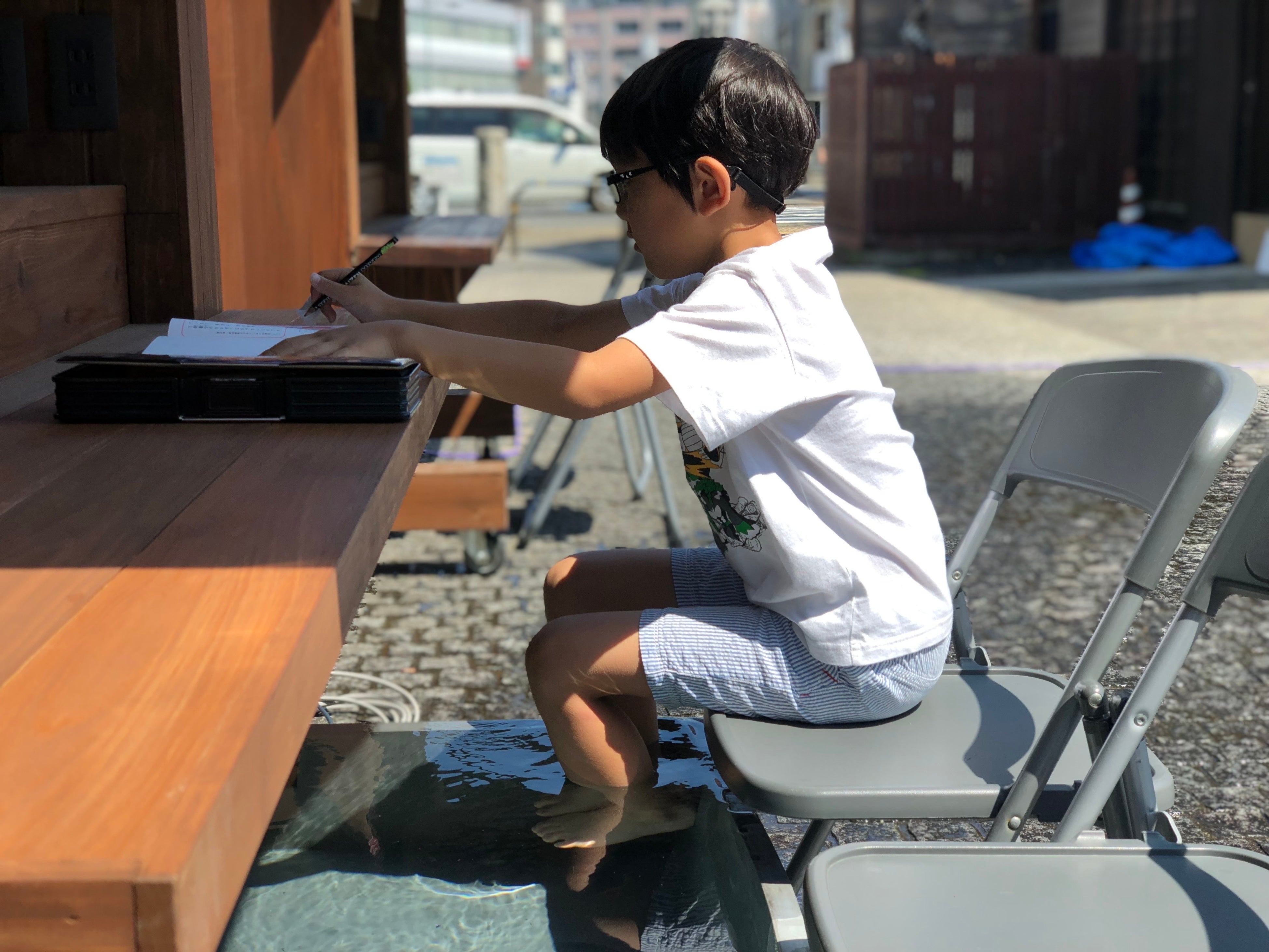 お子さまの宿題の様子