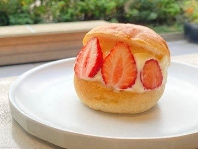 「海老名いちごのクリームパン」