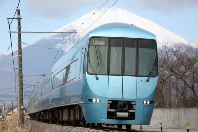 富士山と特急ロマンスカー・MSE(60000形)