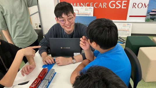 不登校経験を持つ元運転士が始めた学びの場を、1日限定でロマンスカーに 9月22日、親子で体験する移動教室「走るAOiスクール」を開講 不登校経験を持つ元運転士が始めた学びの場を、1日限定でロマンスカーに 9月22日、親子で体験する移動教室「走るAOiスクール」を開講