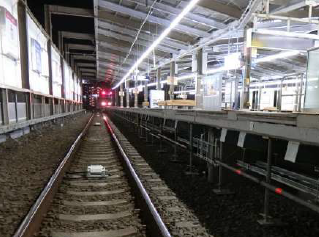 ホームドア設置に先駆けたホーム補強工事（本厚木駅）