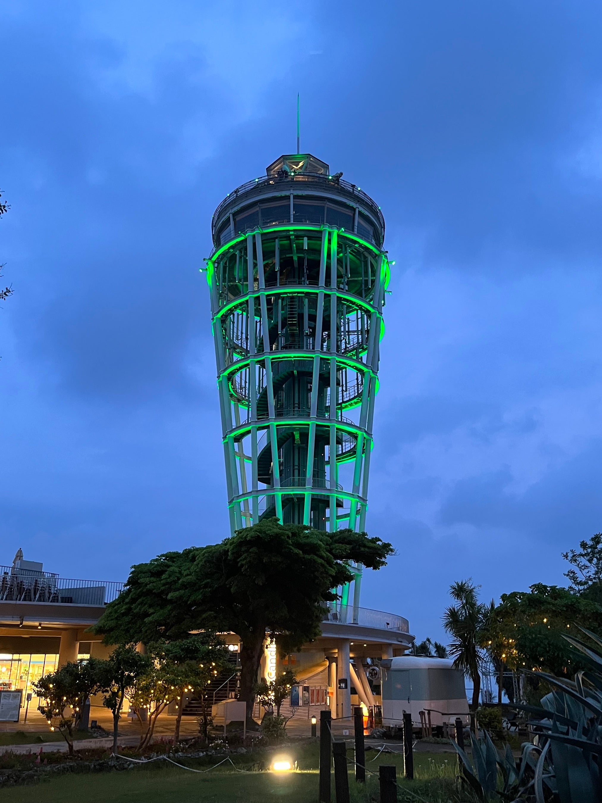 特別仕様のグリーンライトアップのイメージ（江の島シーキャンドル）