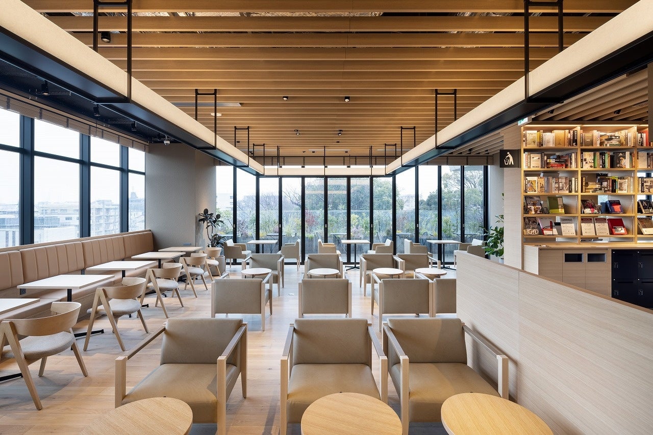 リフレッシュや寛ぎの時間を過ごせるカフェ席