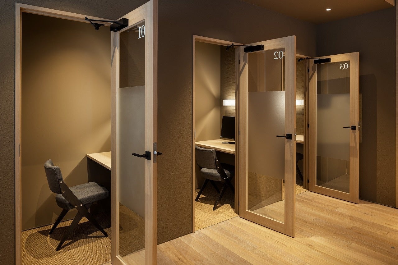 オンラインミーティングも可能な完全個室ブース