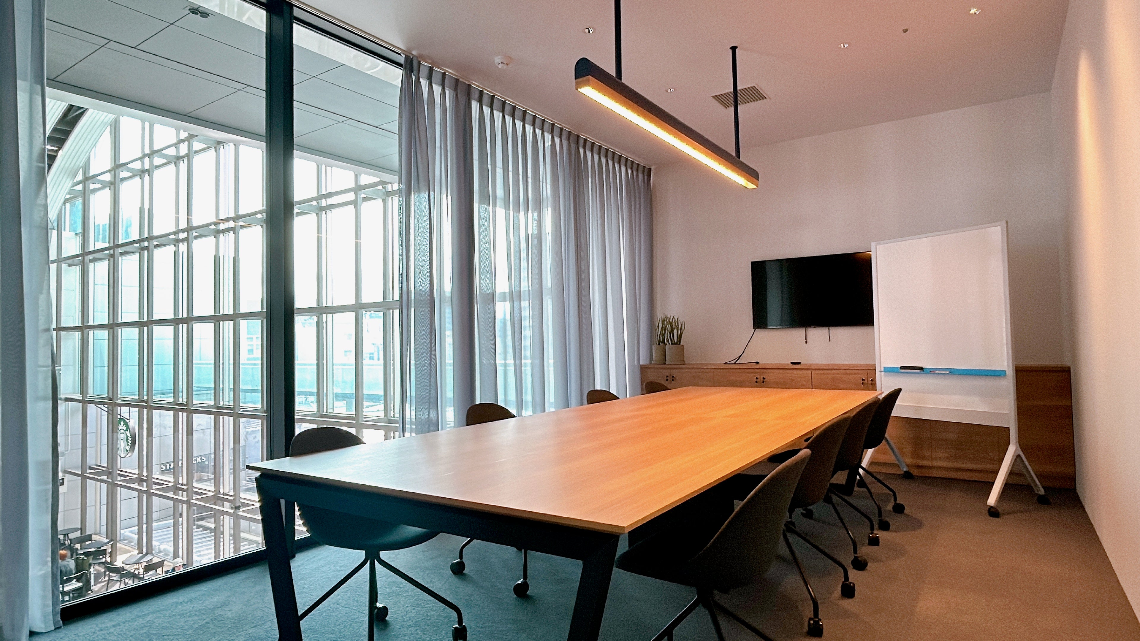 SHARE LOUNGE 会議室