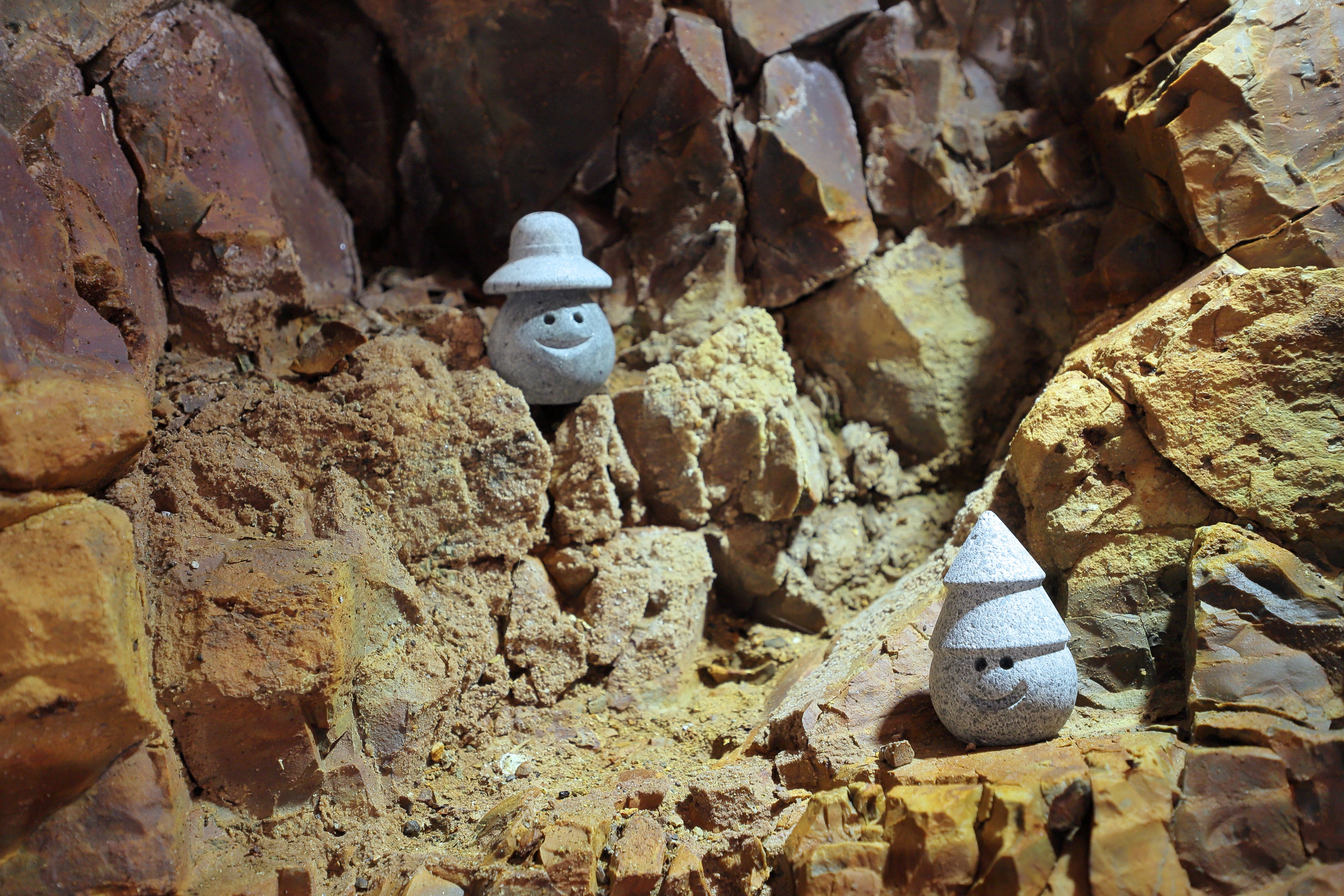 強固な岩盤を眺めながら入浴することが出来ます