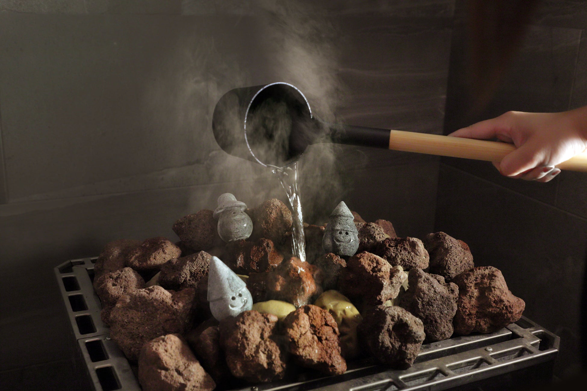 サウナ内にて、セルフロウリュが楽しめます