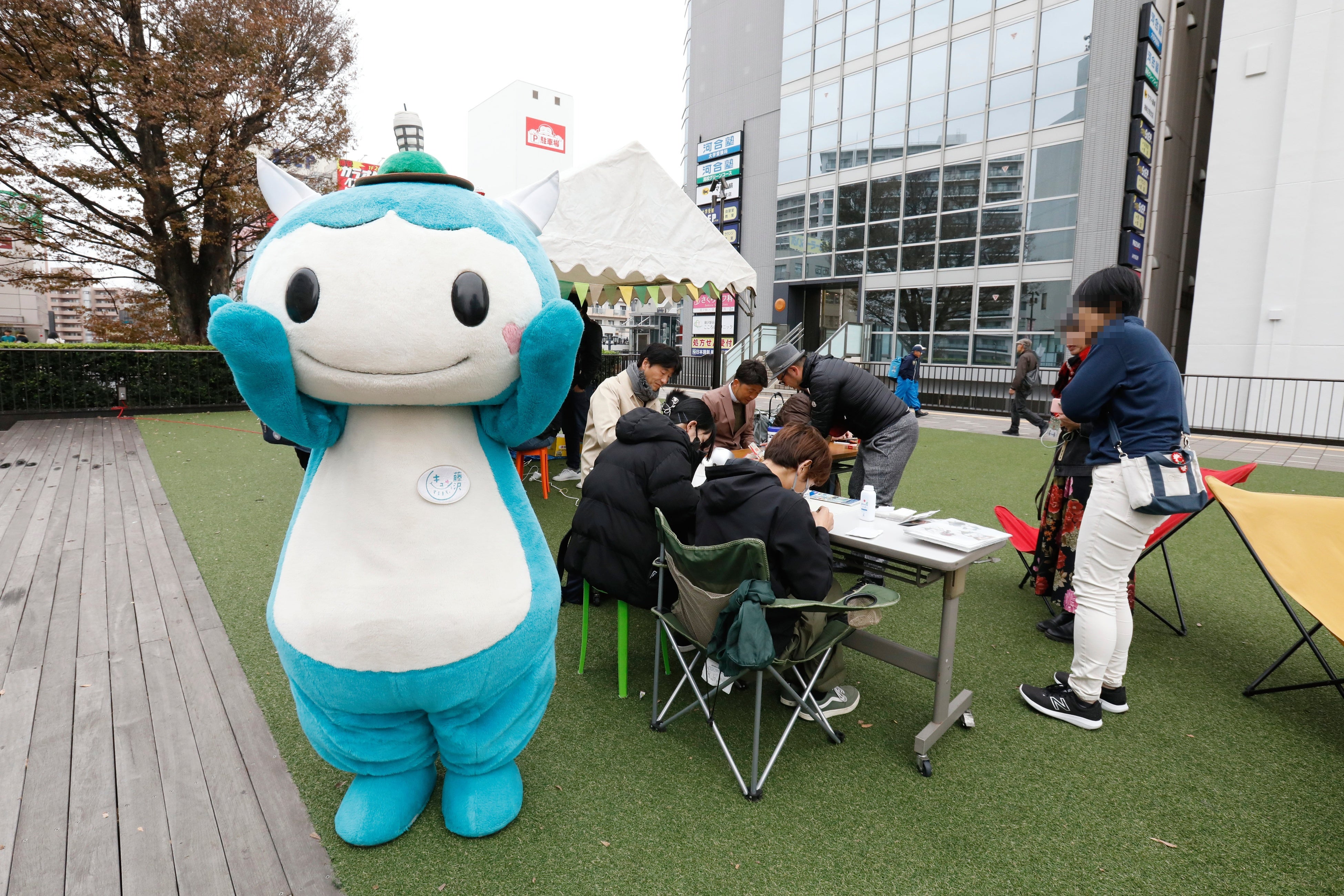 ▲サンパール広場の様子（ふじキュン♡活躍！）