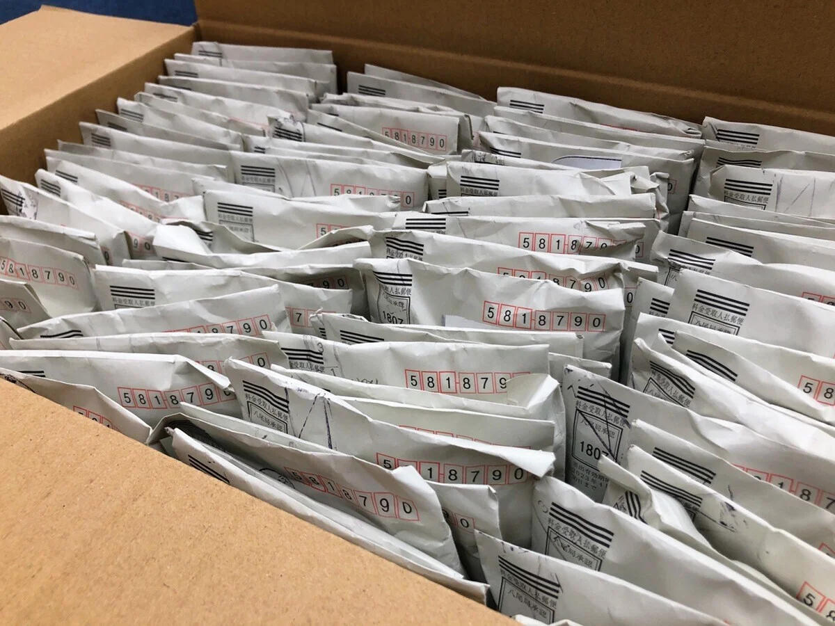 集まった返送パウチ