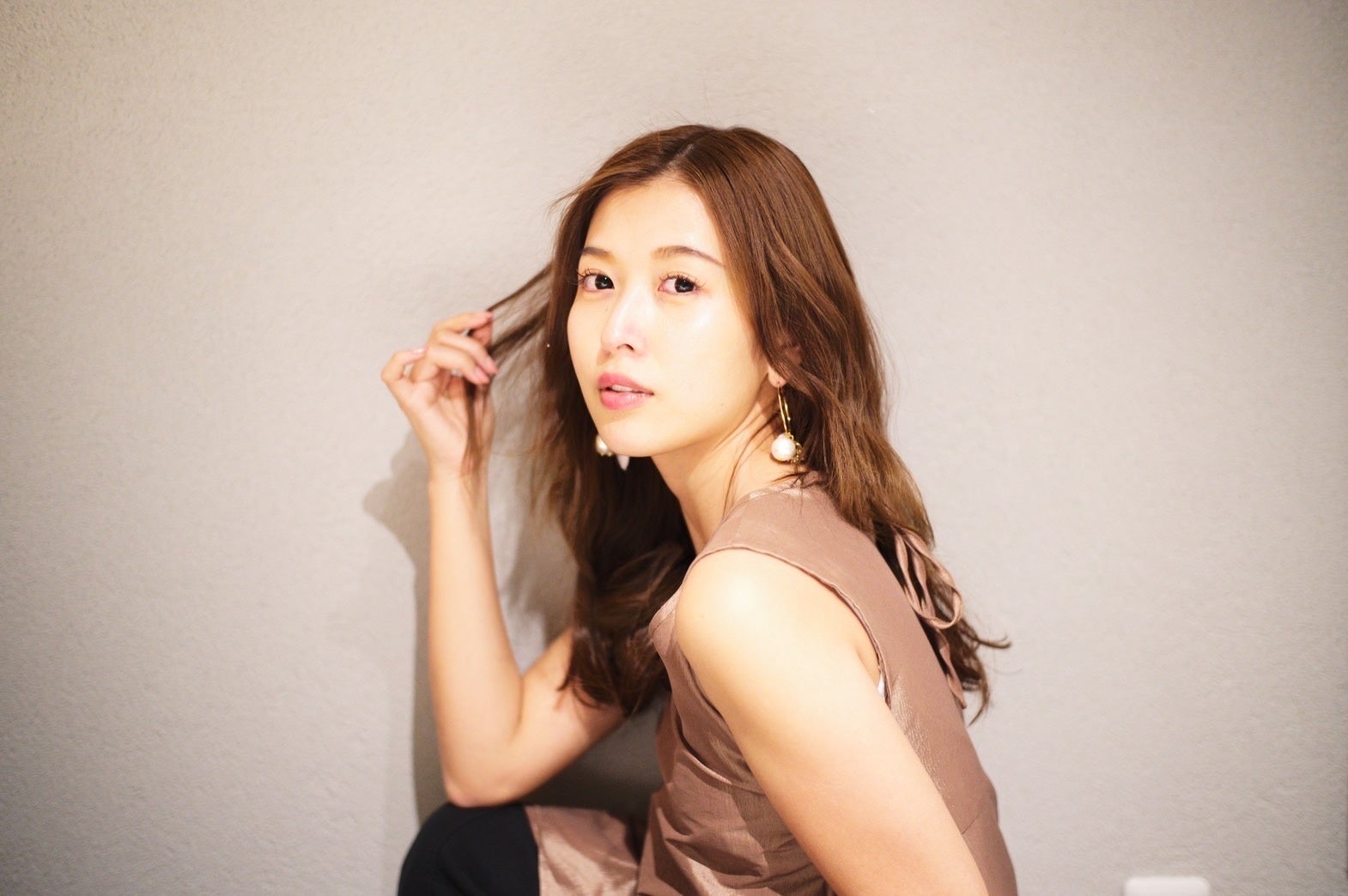 Andemiu×中野綾香さん、藤原望未さんコラボウエア “ちょこっと肌