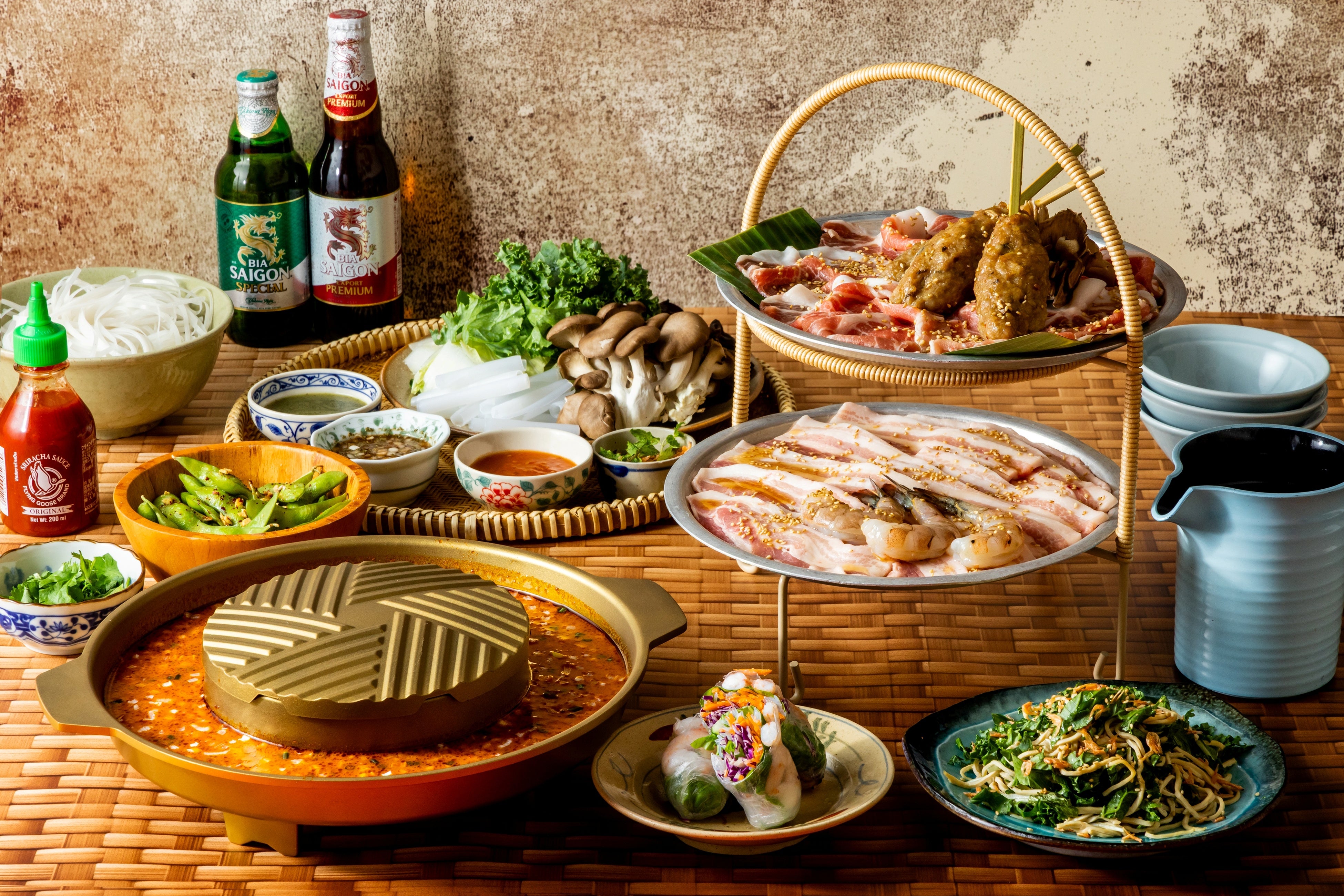 一度で二度おいしい、お鍋の新定番！“しゃぶしゃぶ×焼肉”「ムーガタ鍋