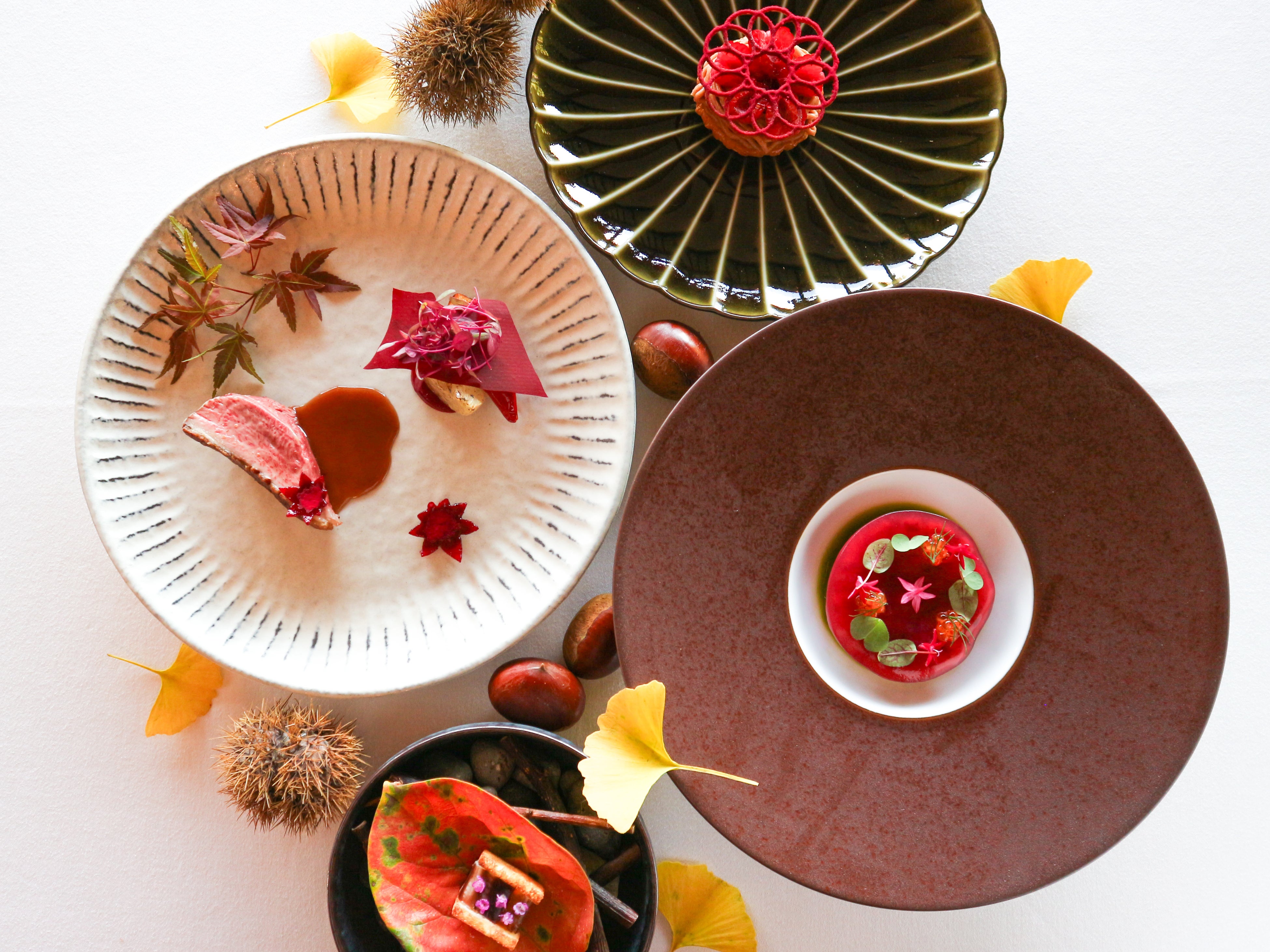 apart by lowrysが人気ネイリスト・中川萌さんとのコラボで“ネオ古典柄