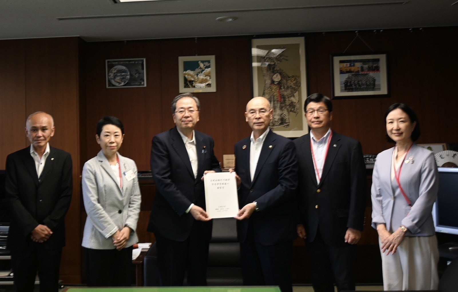 二元会常任委員審 奥野北雄 二元会総理大臣賞 油彩 1998年制作 Ｐ6号　額装 二元会常任委員審 奥野北雄 二元会総理大臣賞 油彩 1998年制作