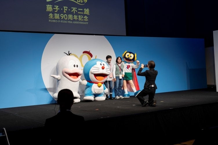 藤子・F・不二雄生誕90周年記念企画発表 ゲストタグ 藤子・F・不二雄生誕90周年記念企画。藤子・F・不二雄ワールドの