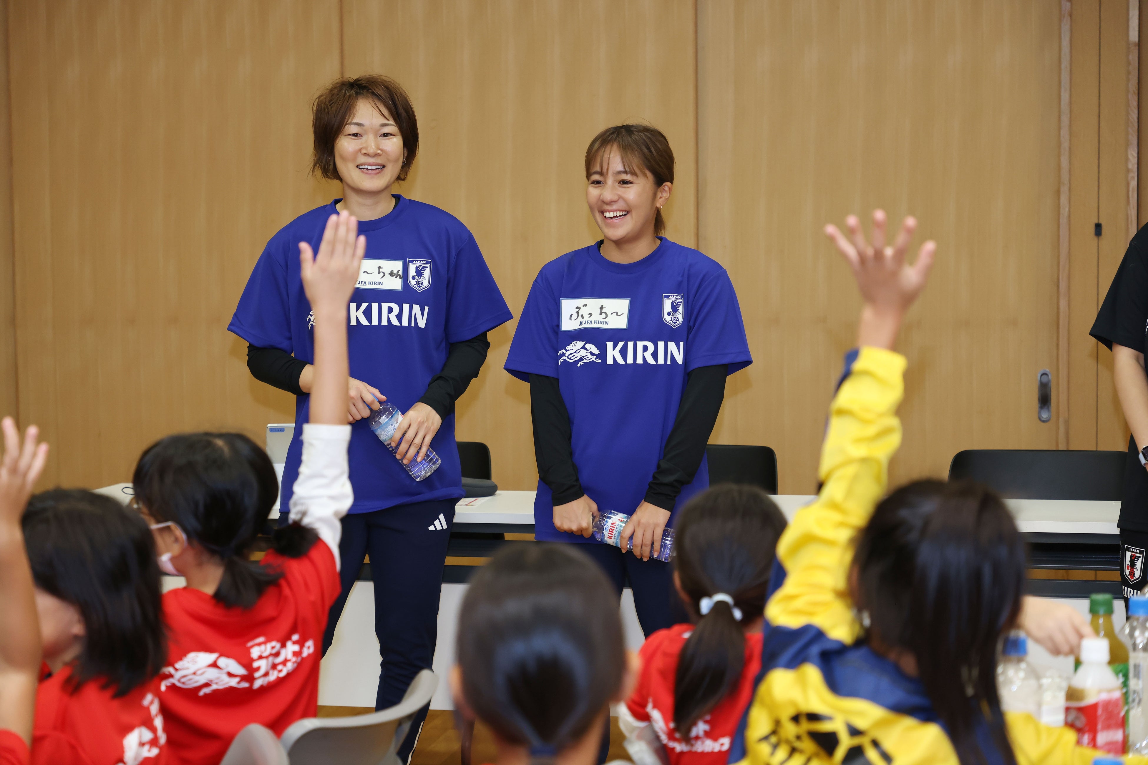 交流会で、積極的に質問する子ども達