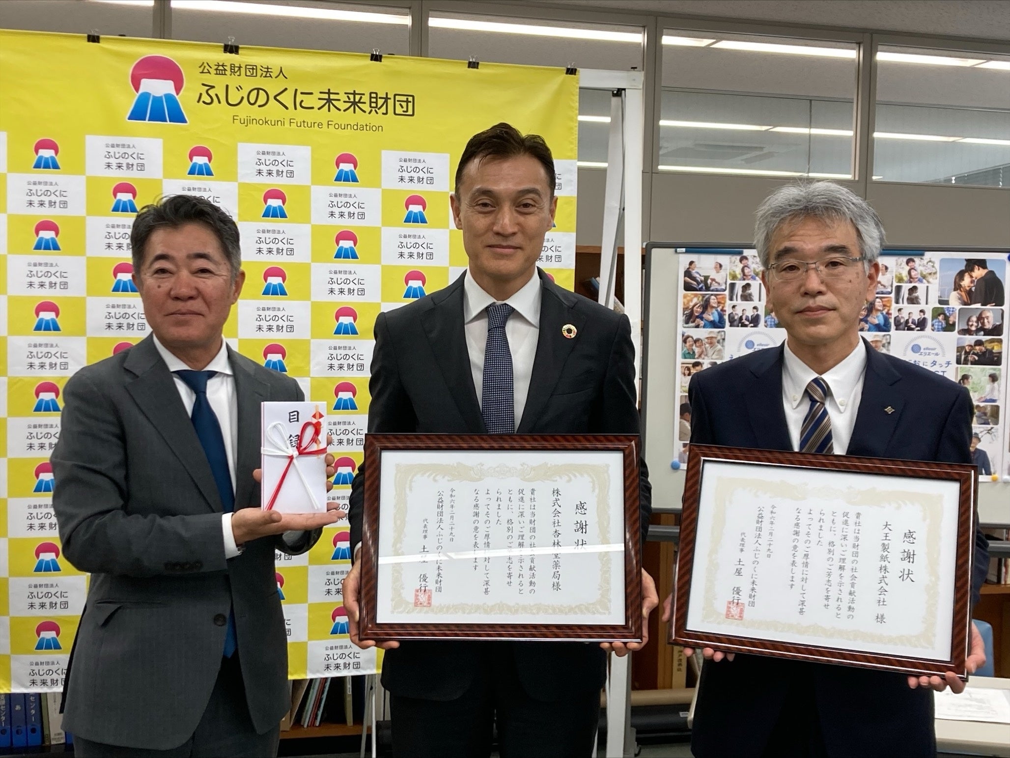 （左から順に）ふじのくに未来財団 都築氏、杏林堂 小河路氏、大王製紙 小川