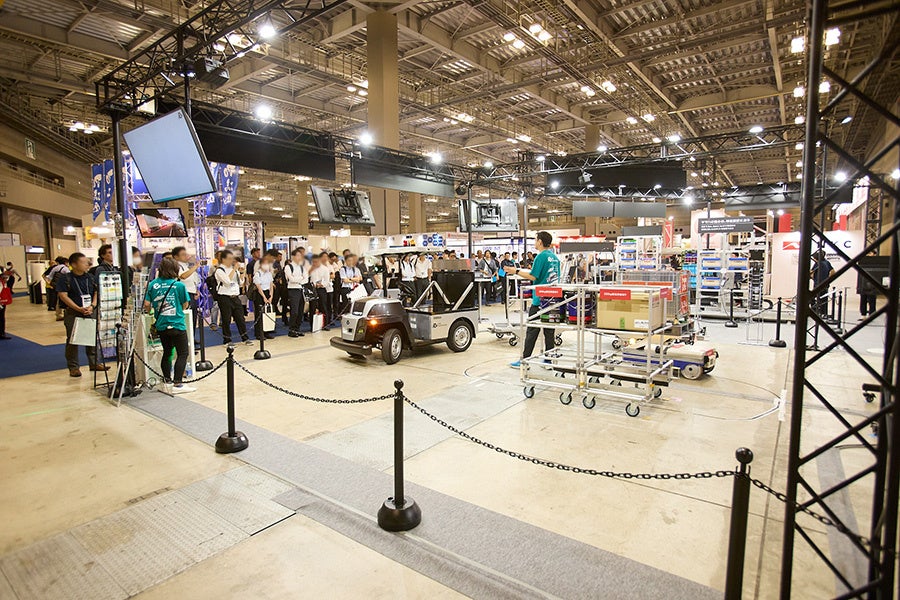 eve autonomyブース内プレゼン