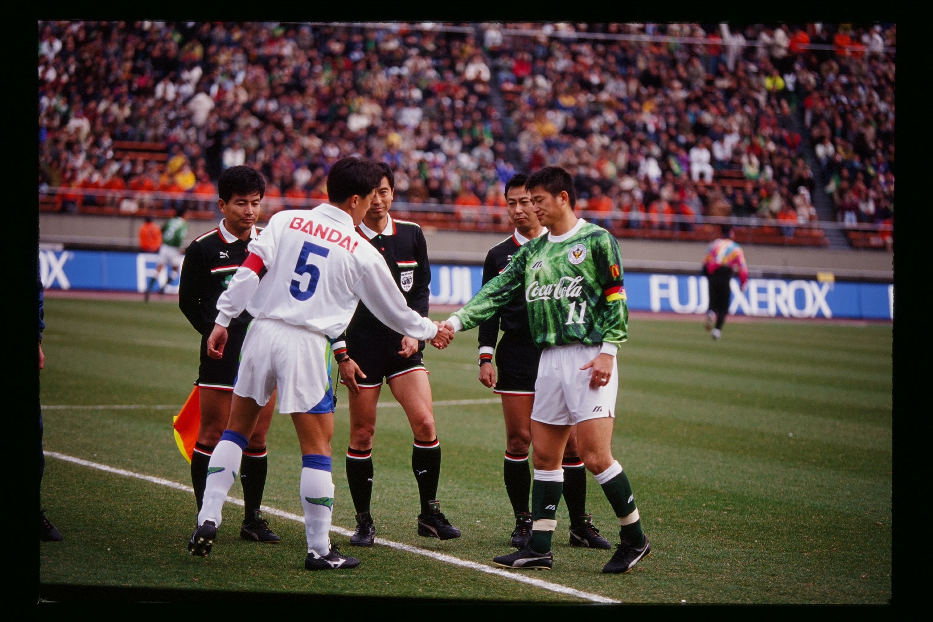 ©J.LEAGUE FUJI XEROX SUPER CUP 1994  試合開始の様子