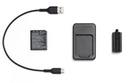 左から「充電ケーブル」「充電式バッテリー」 「バッテリーチャージャー」「三脚穴付きボトムグリップ」