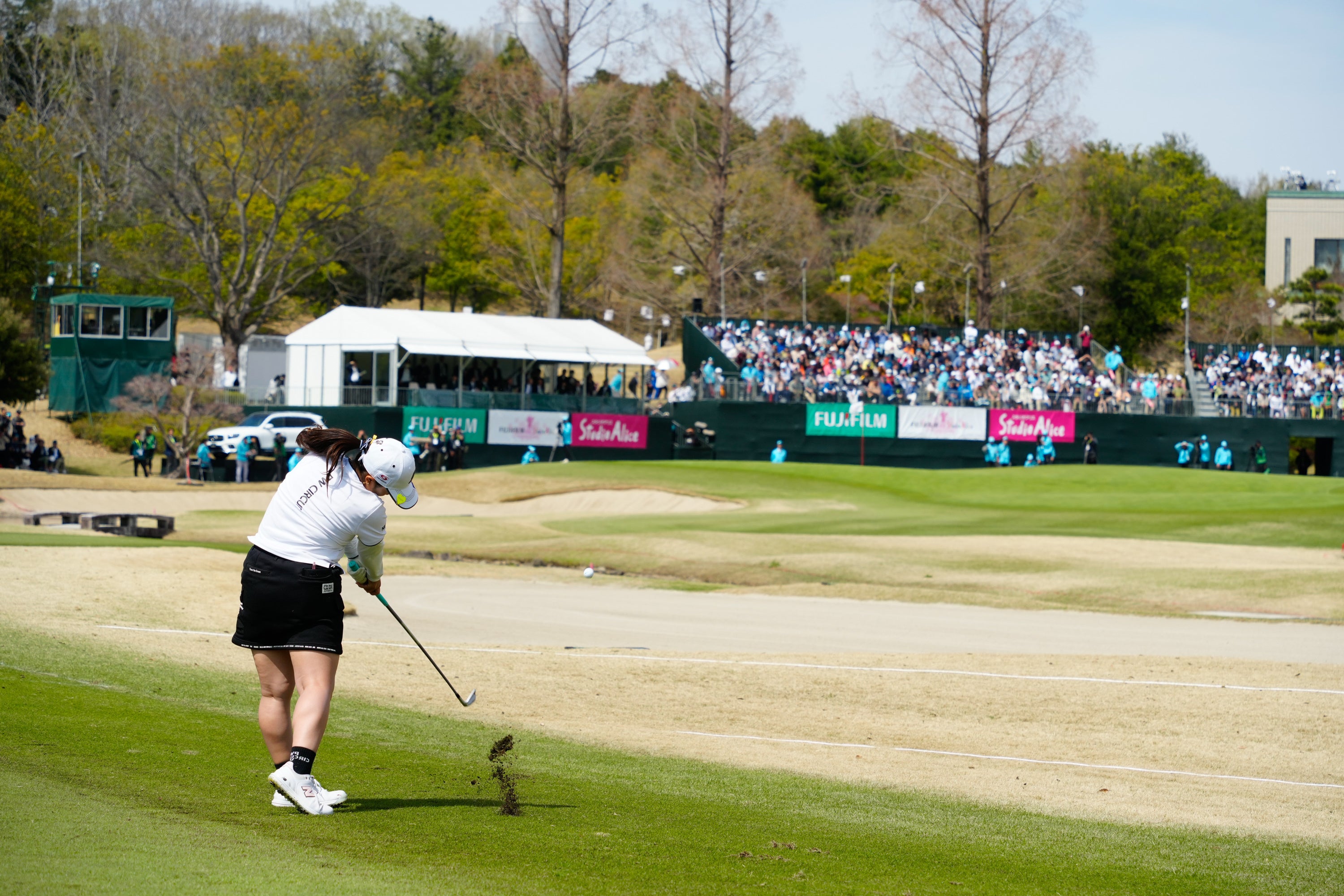 最終日18H 第2打を打つ阿部未悠選手 ©岡沢裕行