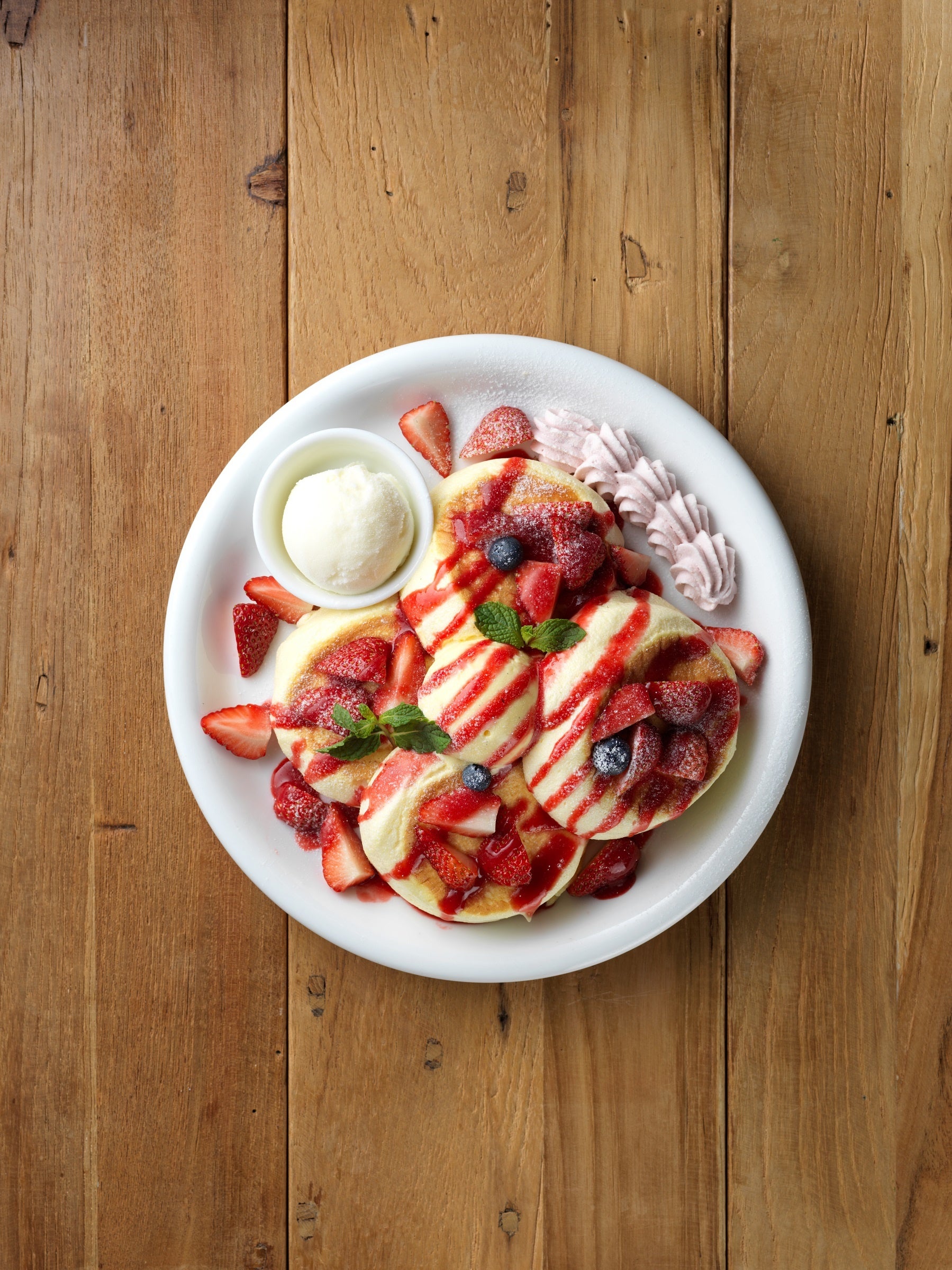 華やかなパンケーキ　ストロベリープリンセス