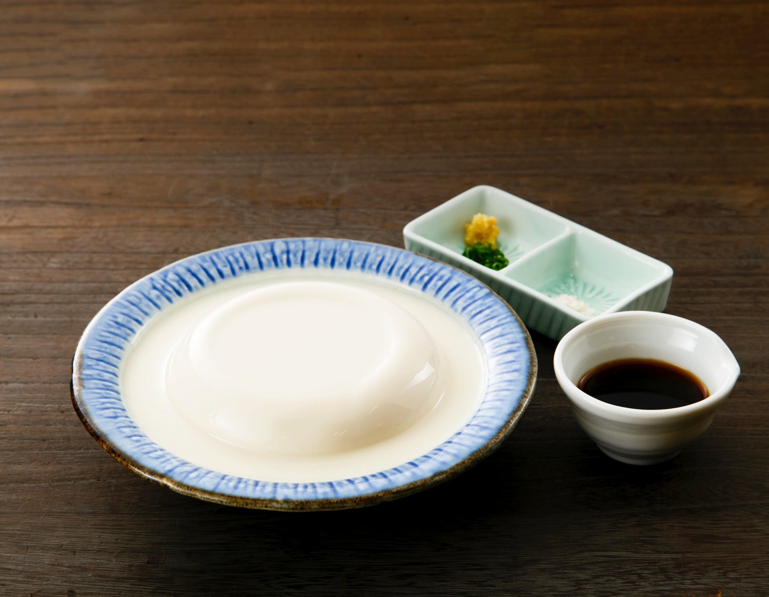 ★自慢の逸品★ 店内仕込みのこだわり製法！【大吟醸 絹仕込み豆腐】589円 （税込648円）