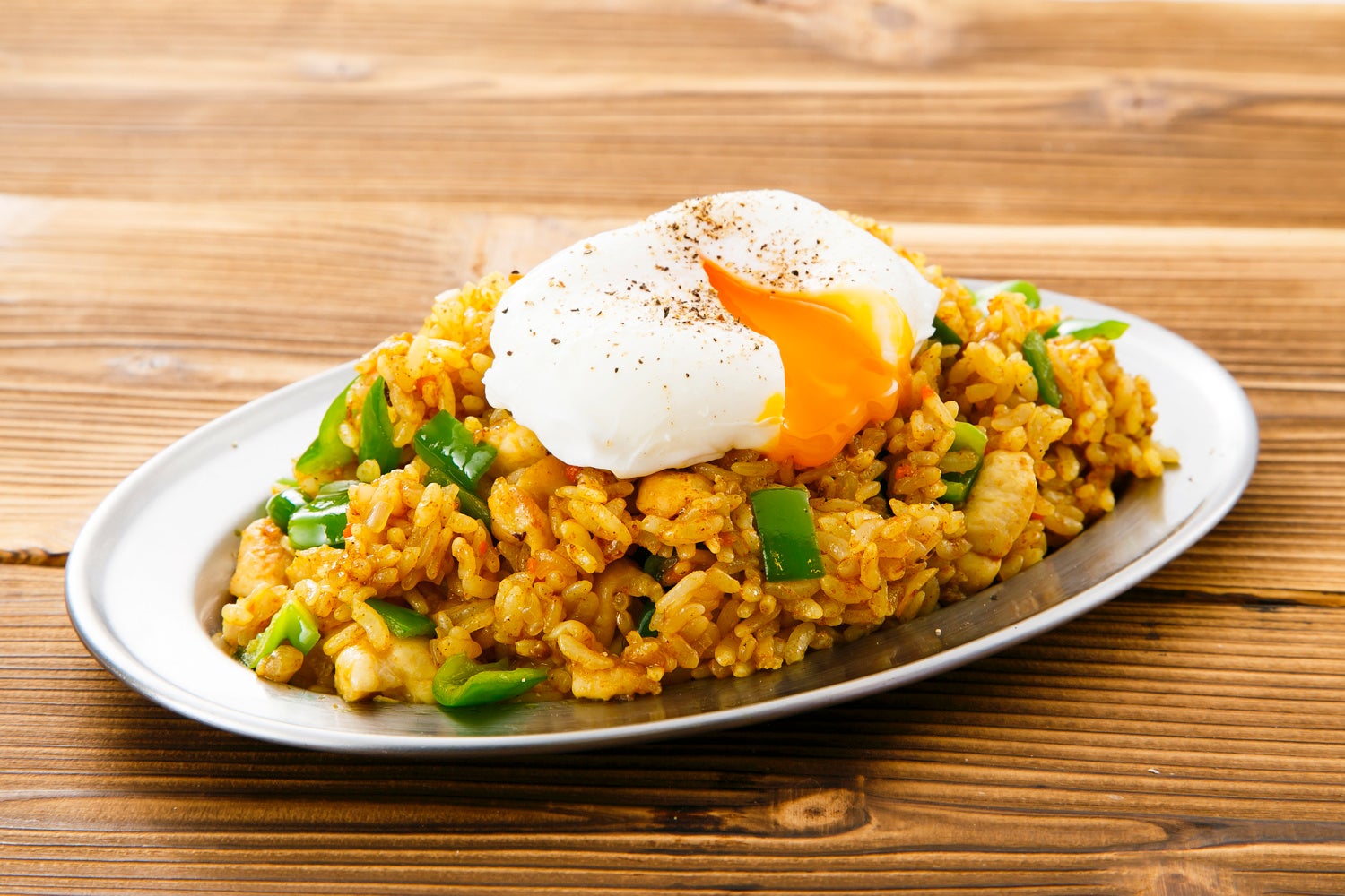 おつまみにも！アジアンスパイシーな一品【チキンドライカレー】699円 （税込769円）