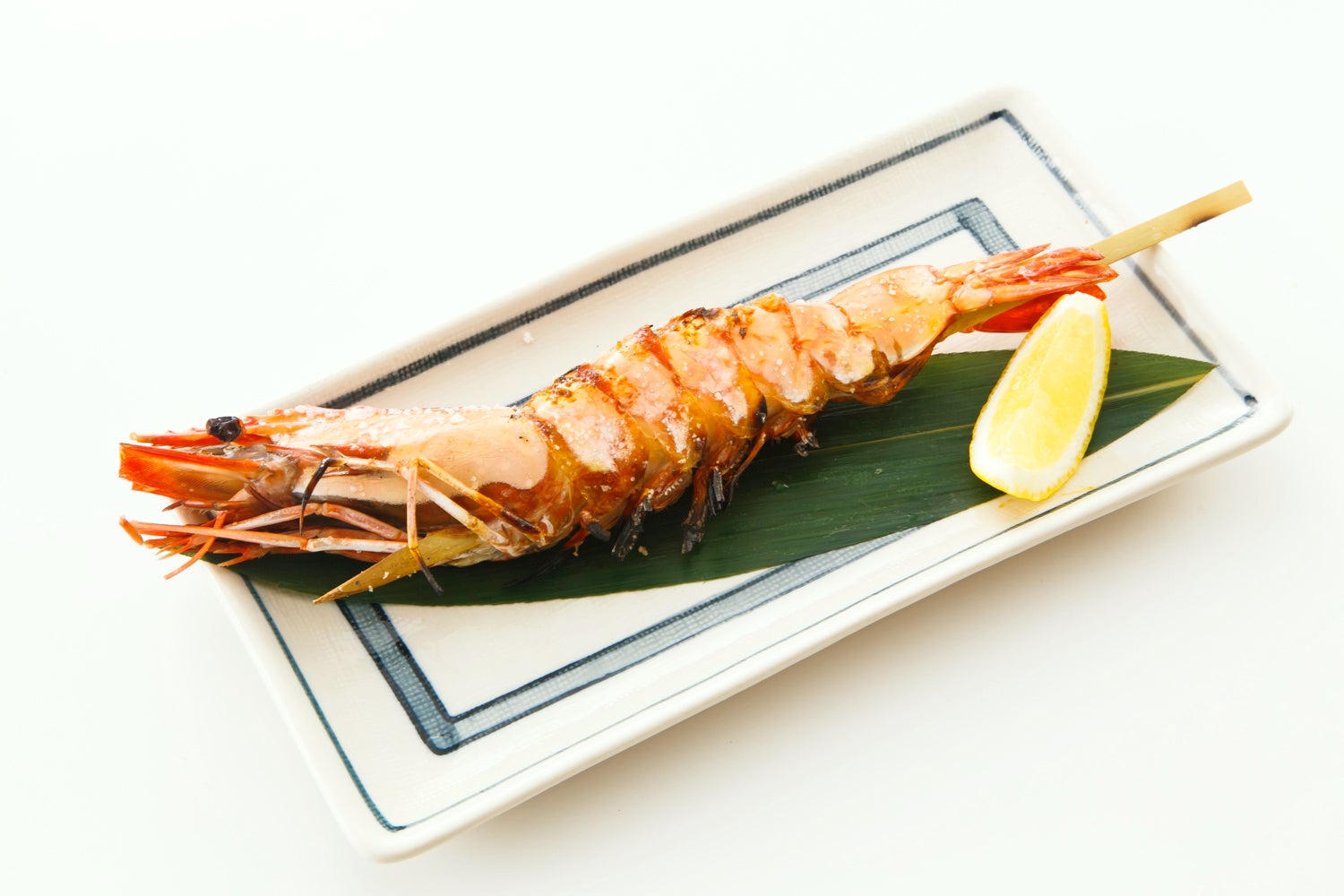 ちょっと贅沢に！香ばしく焼き上げた【大海老の殻焼】599円（税込659円）