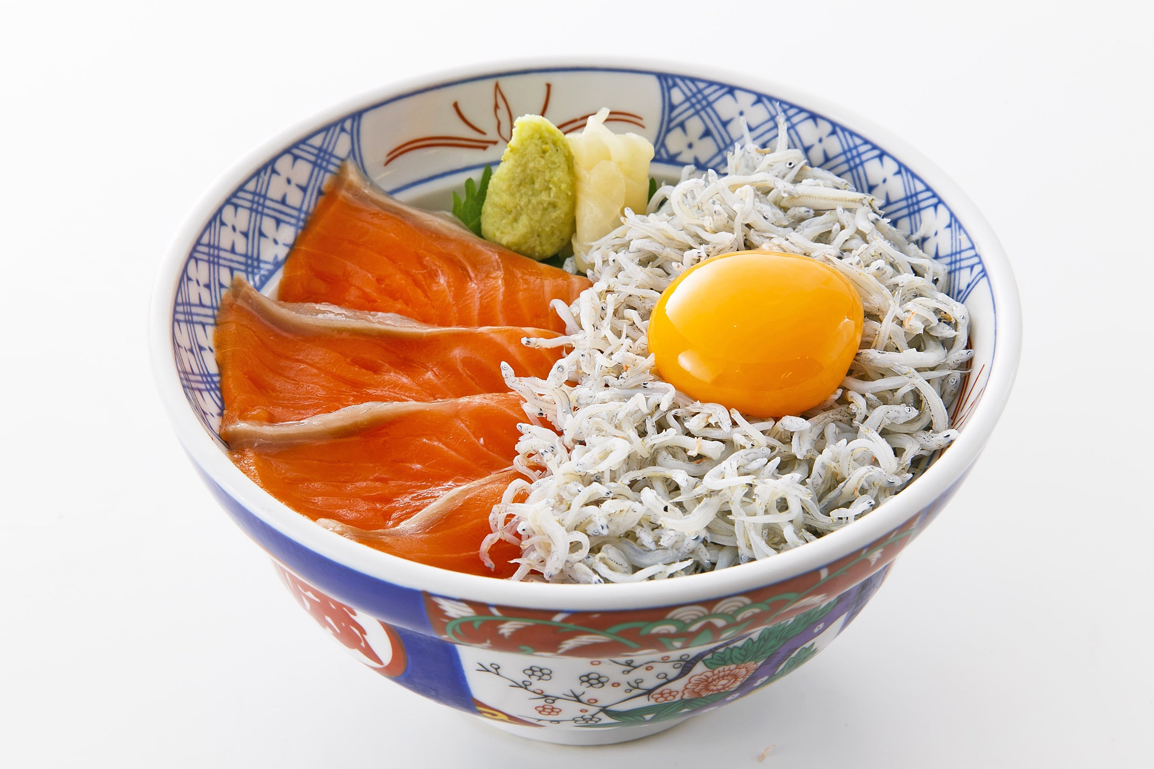 【しらすサーモン丼】769円（846円税込）