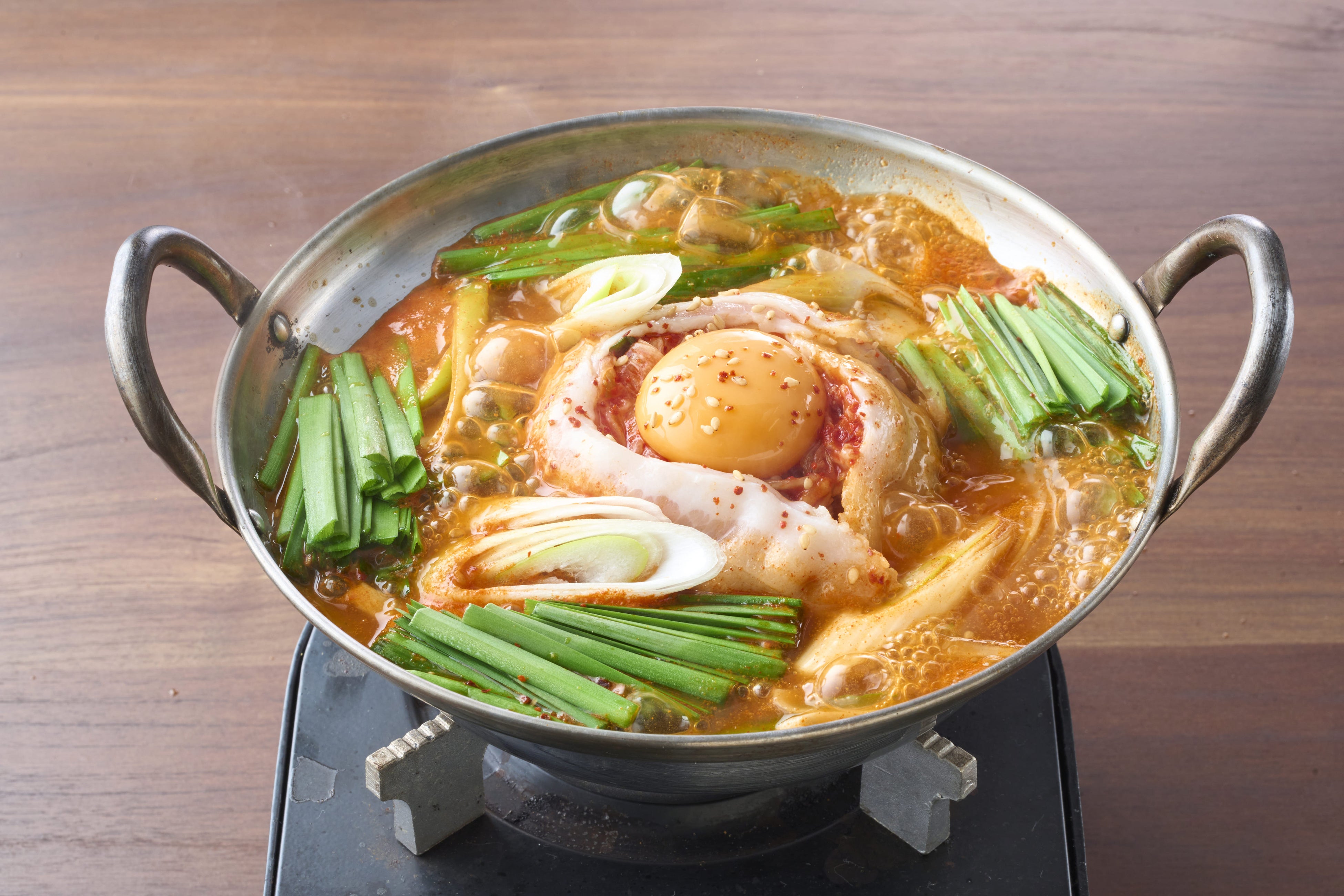 【豚キムチ鍋】899円（税込989円）