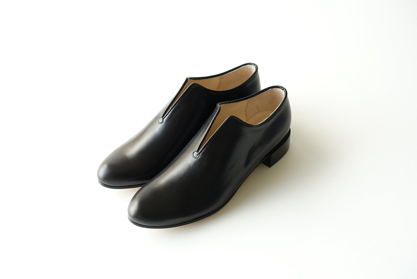 ［v cut］color：black／brown&nbsp; women：34〜39&nbsp; ¥55,000-