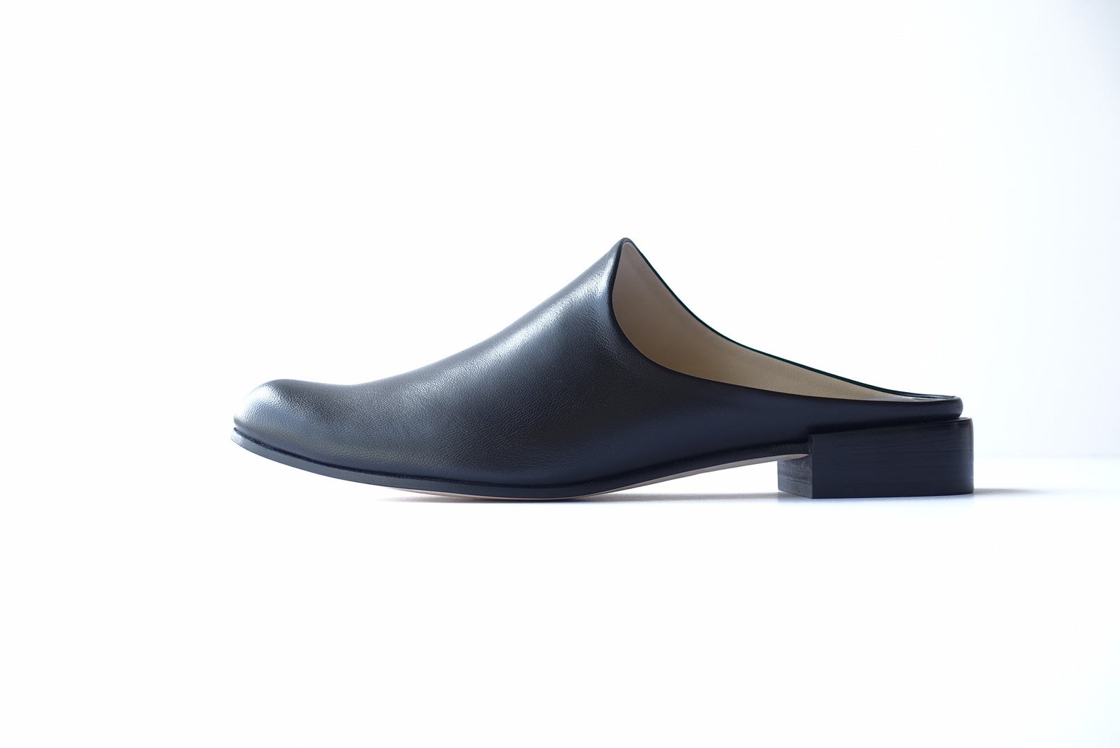 ［double face mule］color：black／sax&nbsp; blue／beige&nbsp; women：34〜39&nbsp; ¥49,500-