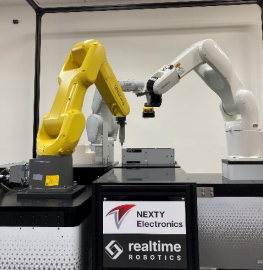 3台のロボットが共同作業をする様子