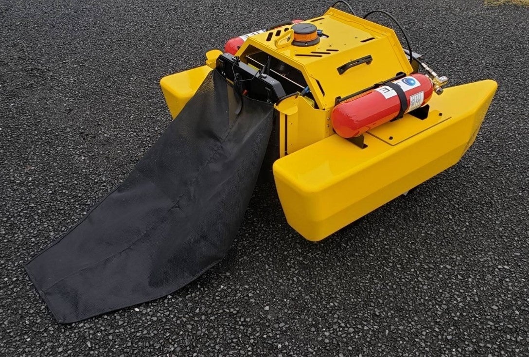 ネクスティ エレクトロニクスが開発した水上ゴミ回収ドローン