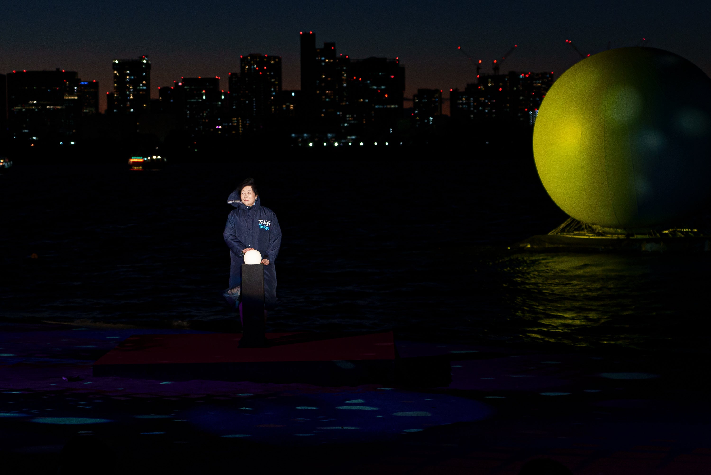 小池百合子 東京都知事によりプロジェクションが点灯