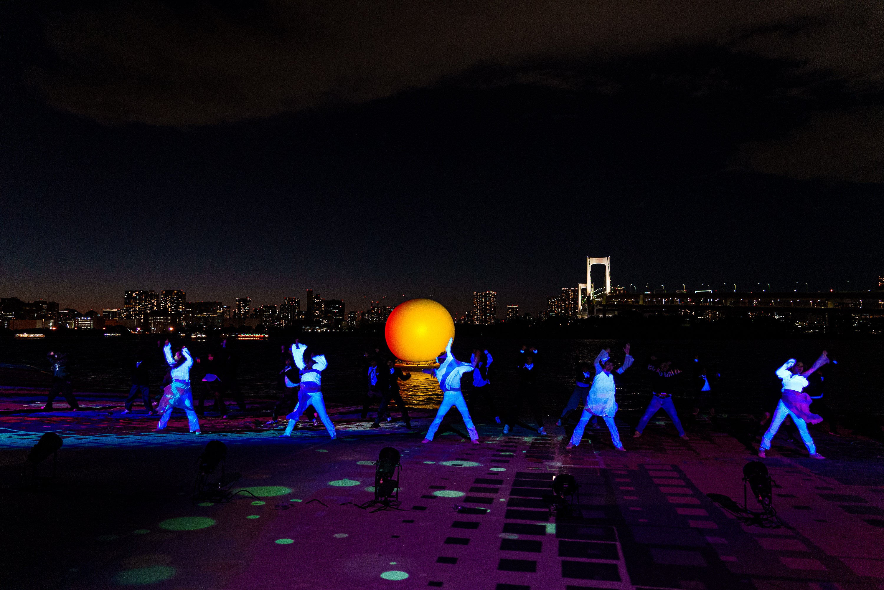 オープニングセレモニー限定のプロジェクションショーを実施