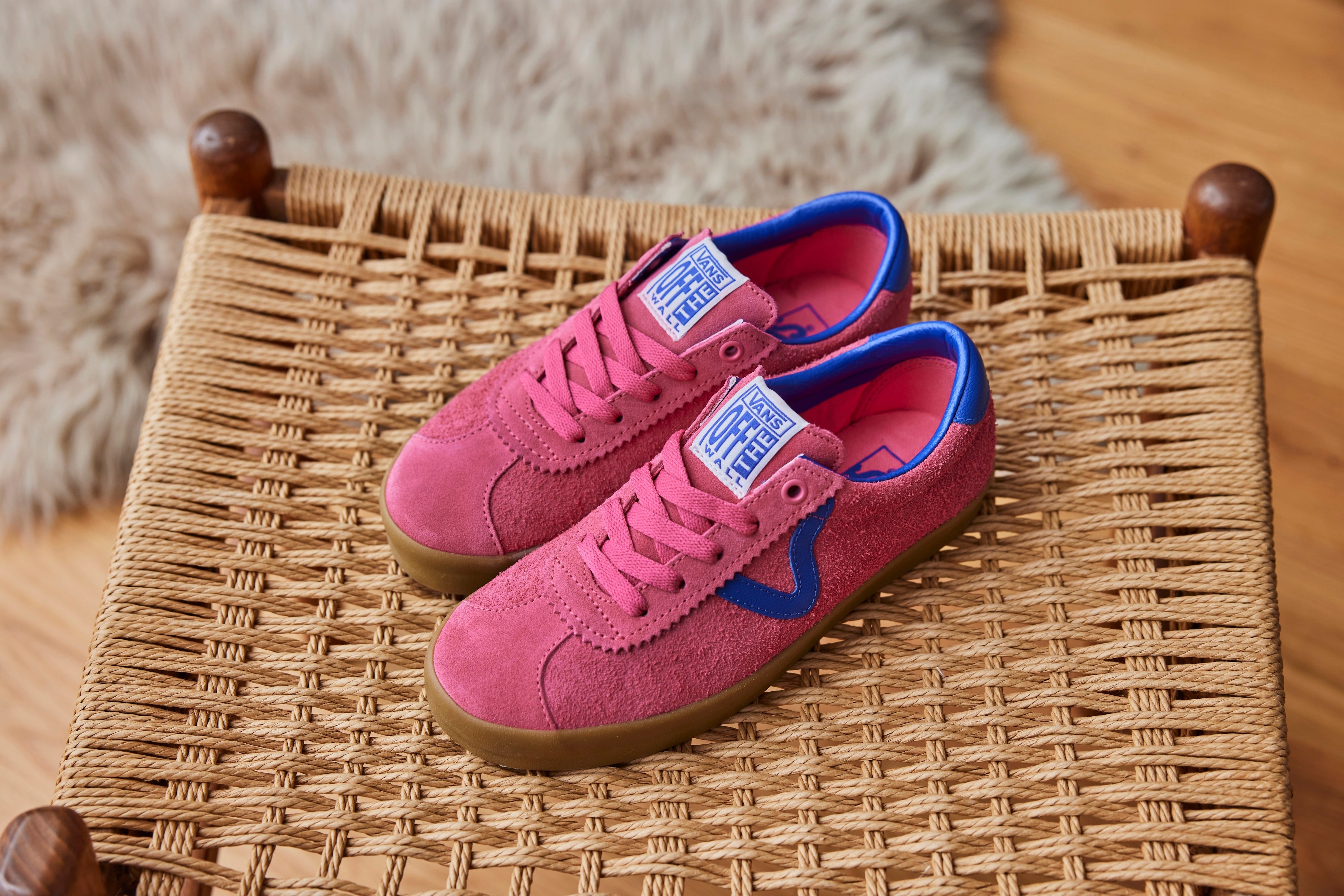 シティスポーツロートップスニーカー VANS SPORT LOW (スポーツ ロー)“いつもと違うシンプルさ、普段