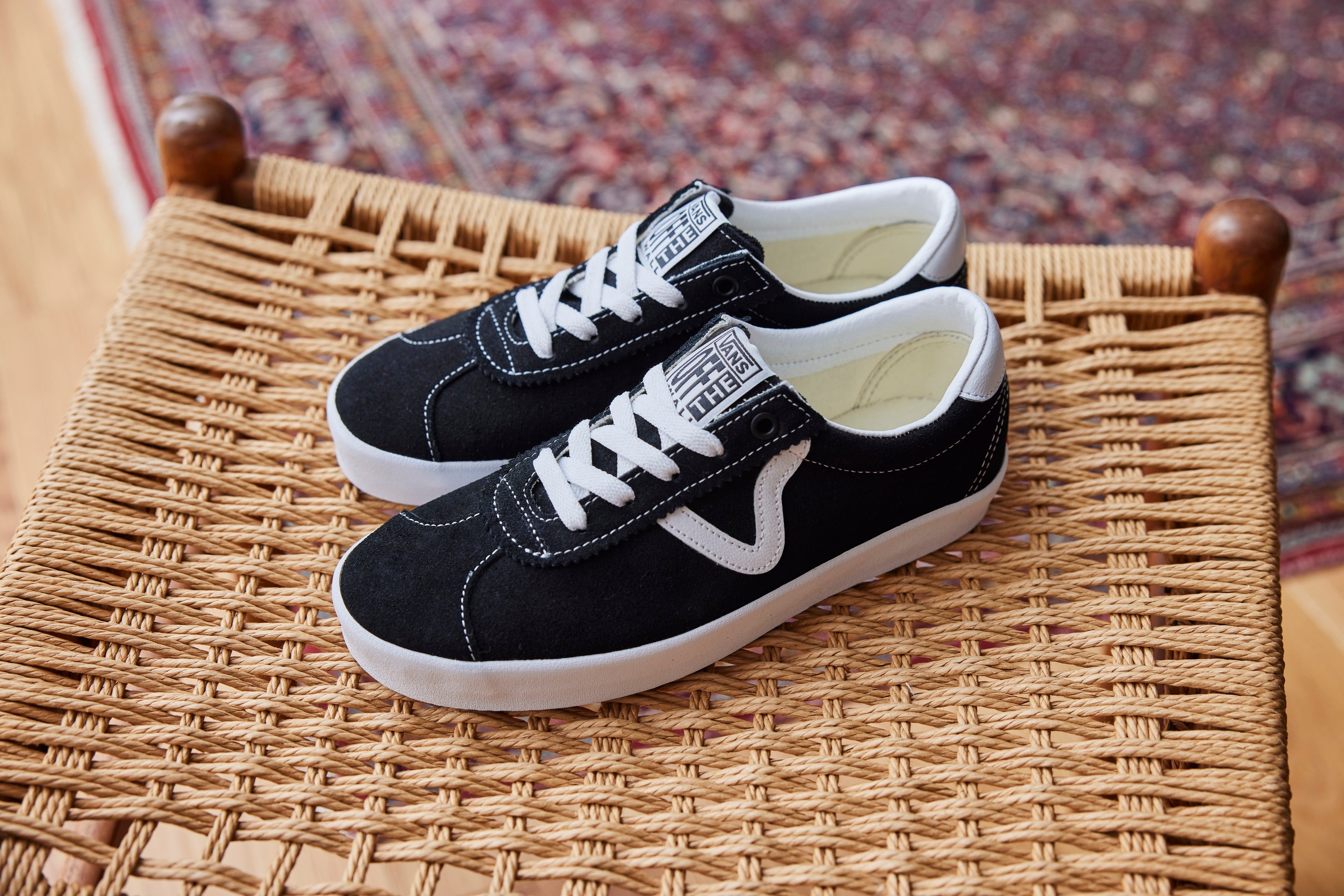 シティスポーツロートップスニーカー VANS SPORT LOW (スポーツ ロー)“いつもと違うシンプルさ、普段