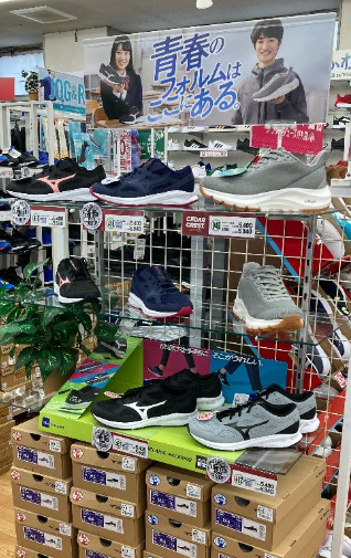 株式会社チヨダ、新学期向けランニングシューズと洗えるローファーを
