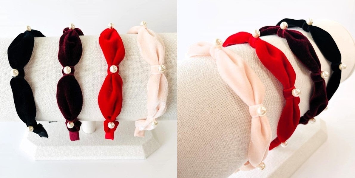 写真左： 左からNoel Black（黒）／Mulled Wine（ワイン）／Holiday Red（赤）／Snow Pink（ピンク）