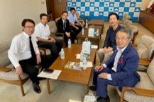 東川町に訪問し、会談