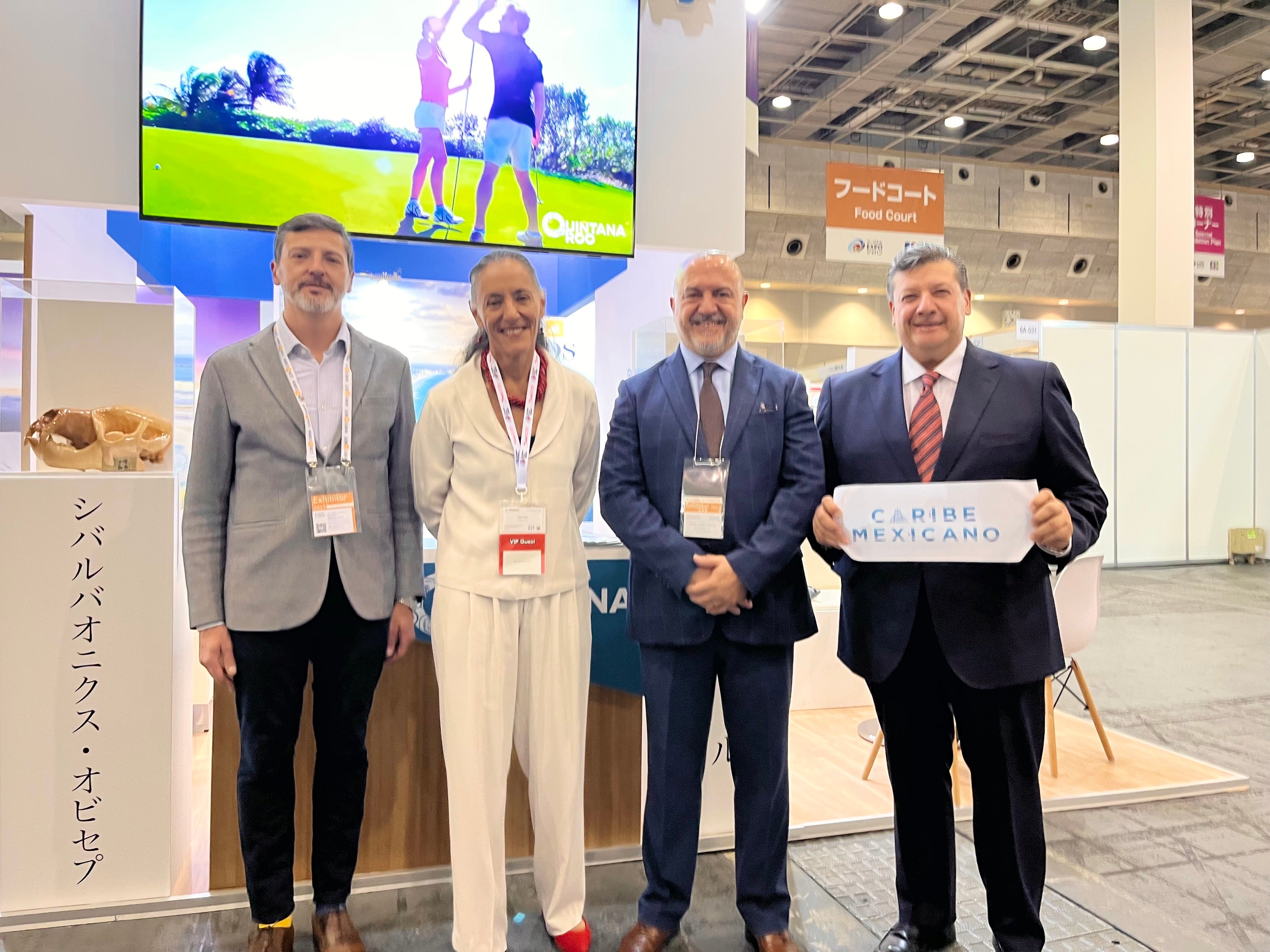 大阪まで応援に駆けつけたメルバ・プリーア駐日メキシコ大使（写真中央左）とキンタナ・ロー州観光振興局　エグゼクティブディレクター　ハビエル・アランダ・ぺドレロ（写真中央右）