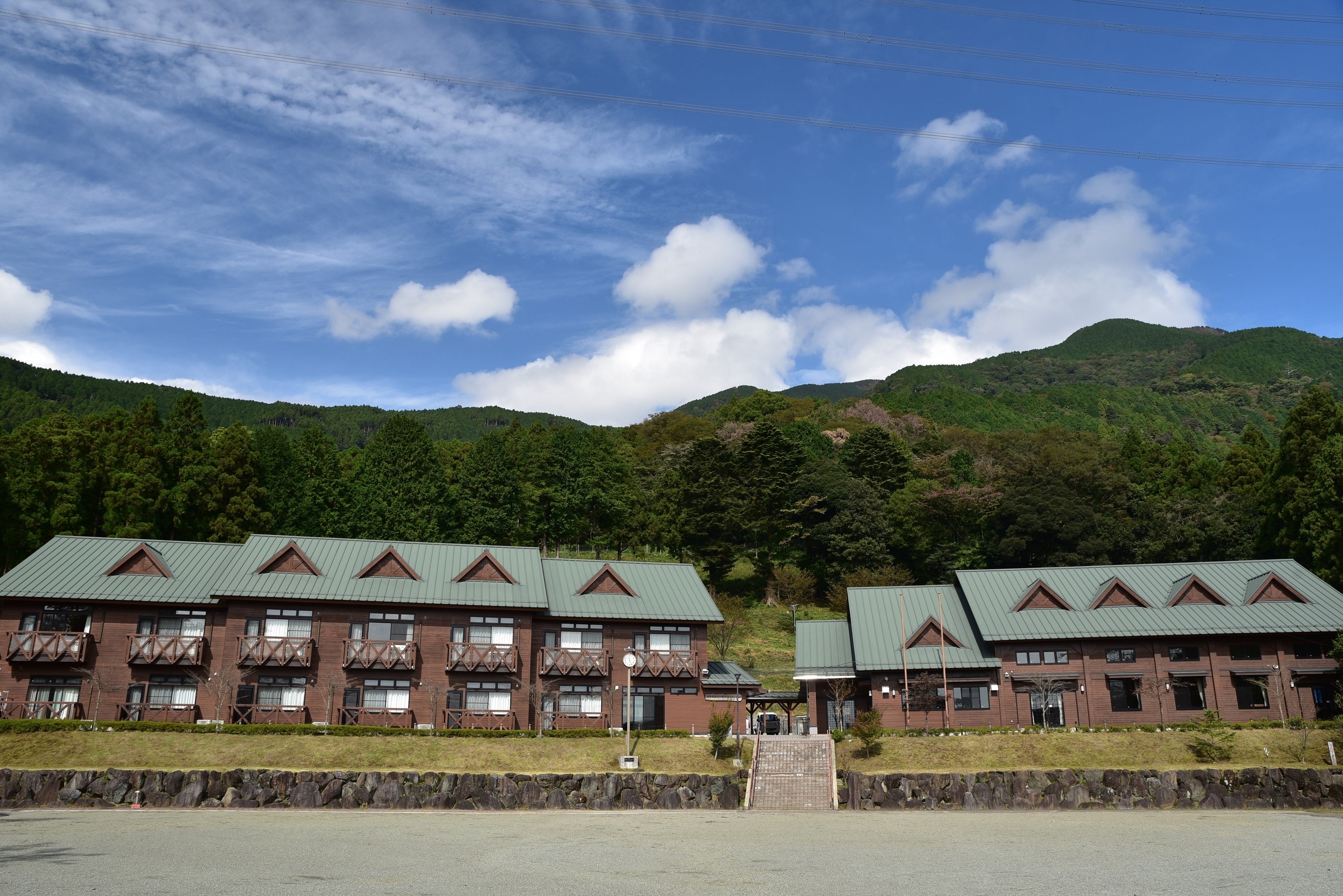 表丹沢野外活動センター　活動棟