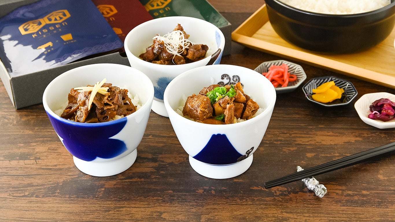 商品イメージ画像　左：知多半島産知多牛たまり醤油煮、中央奥：知多半島産親鶏胡椒煮、右：知多半島産知多豚豆味噌煮