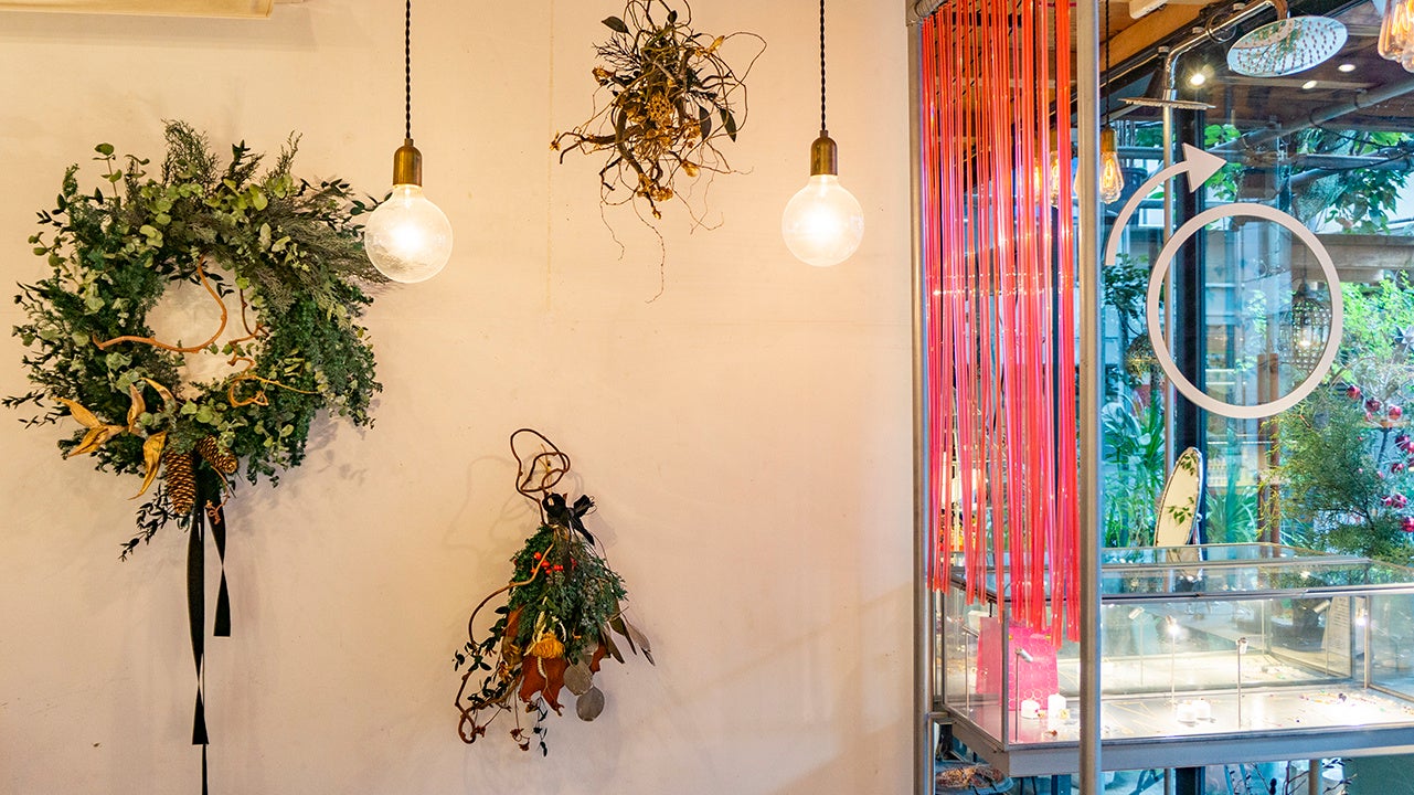 1F部分の作品も購入いtだけます。詳しくはスタッフまでお尋ねください。