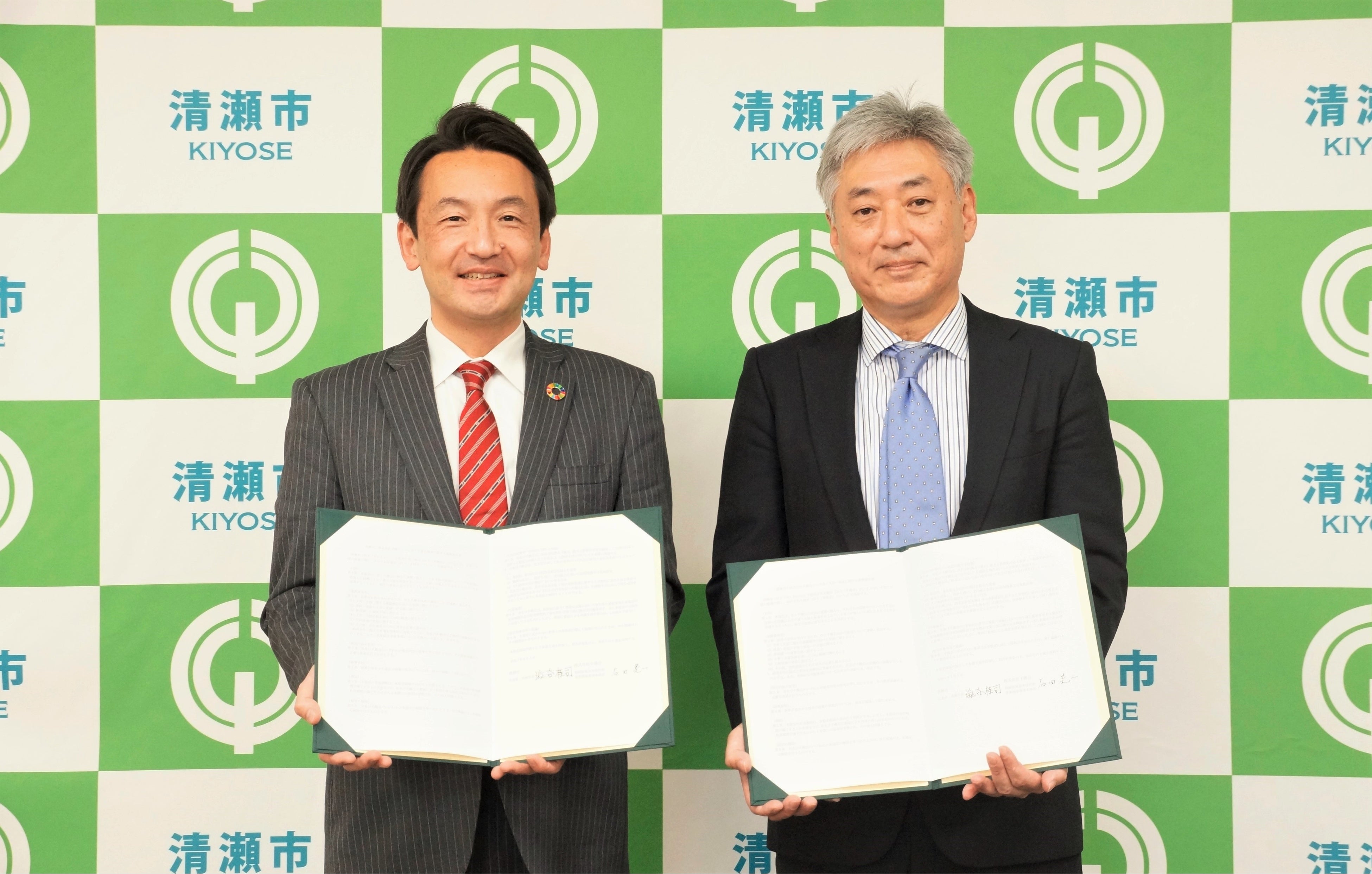 左から清瀬市 澁谷桂司市長、株式会社千趣会 石田晃一取締役 東京本社代表