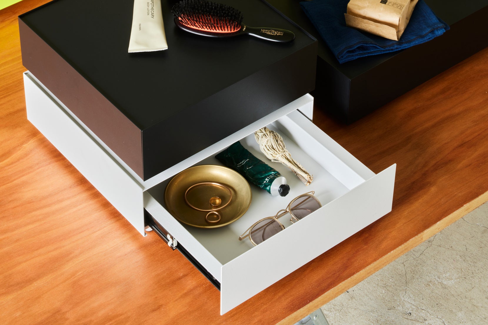 アクセサリーや身の回りのグッズの収納ケースとして